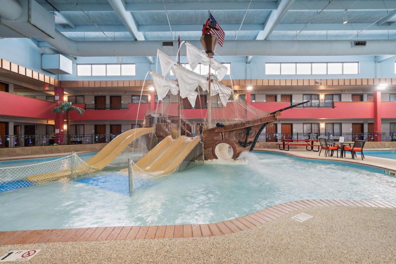 Ramada By Wyndham Sioux Falls Airport - Waterpark Resort & Event Center Exterior photo