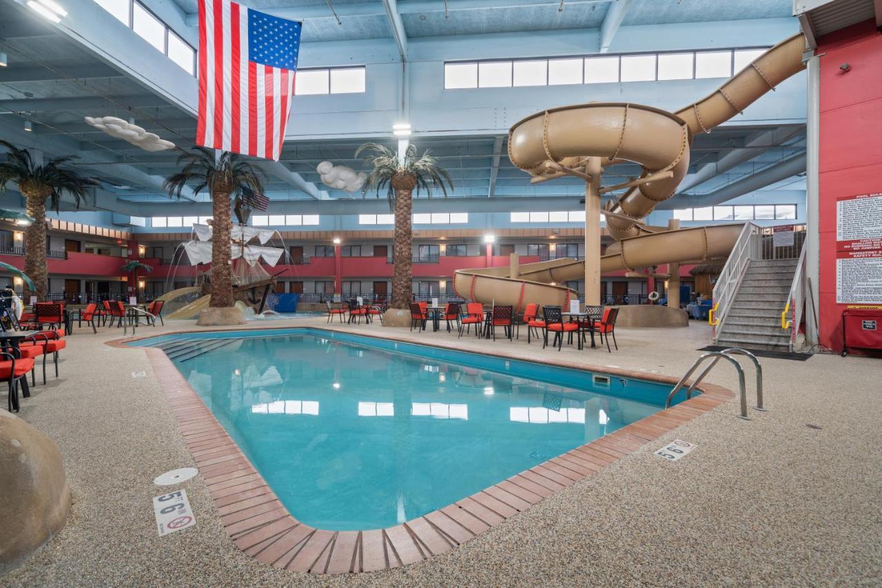 Ramada By Wyndham Sioux Falls Airport - Waterpark Resort & Event Center Exterior photo