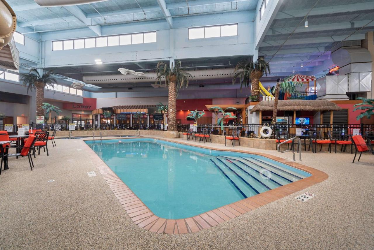 Ramada By Wyndham Sioux Falls Airport - Waterpark Resort & Event Center Exterior photo